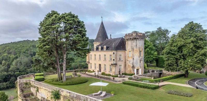 Manoir - 2 700 m² - 30 pièces