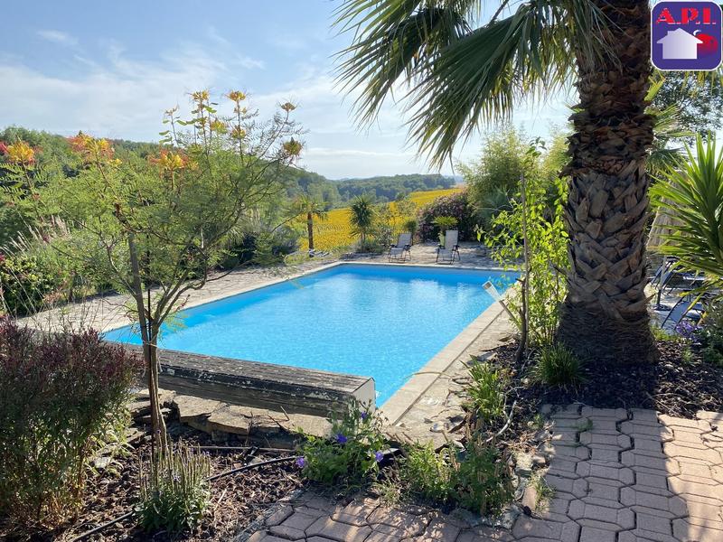 Maison - 195 m² - 7 pièces