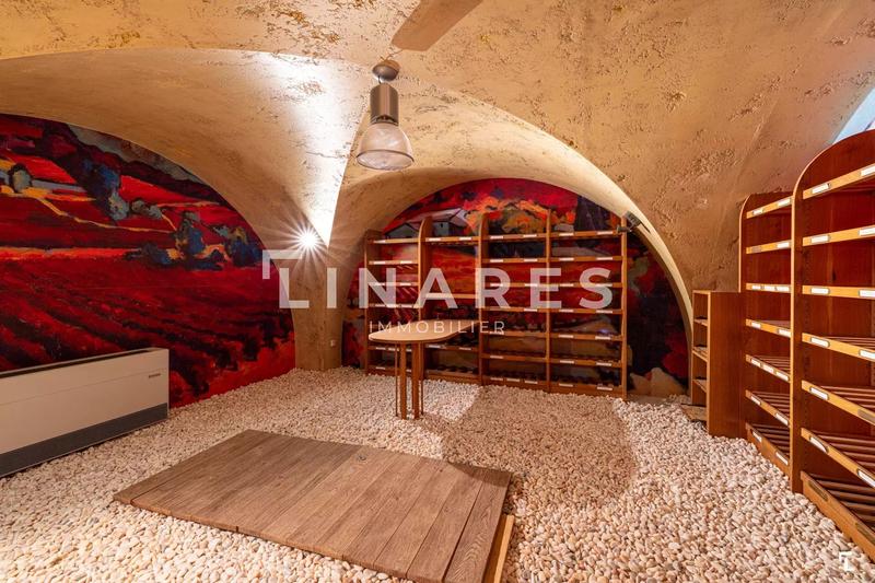 Maison - 570 m² - 7 pièces