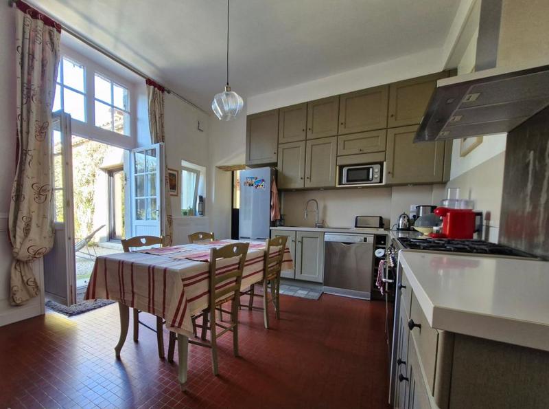 Maison - 225 m² - 7 pièces