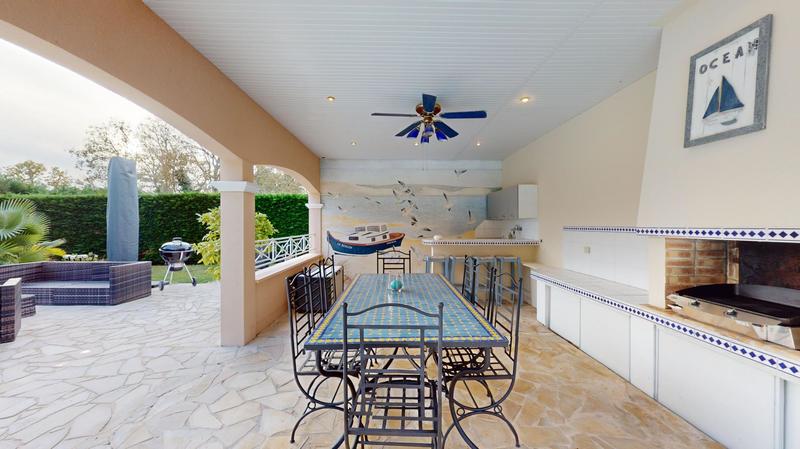 Maison - 205 m² - 7 pièces