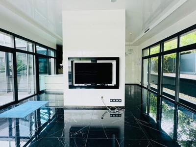 Maison - 203 m² - 8 pièces