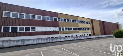 Local commercial - 8 434 m²