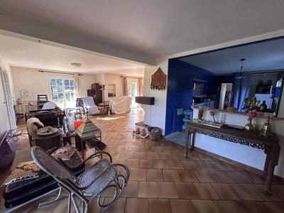 Villa - 180 m² - 8 pièces