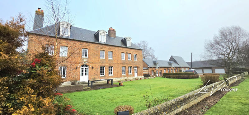 Maison - 300 m² - 8 pièces