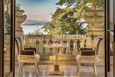 Appartement - 279 m² - 7 pièces