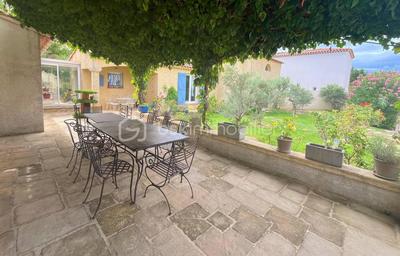 Maison - 265 m² - 13 pièces