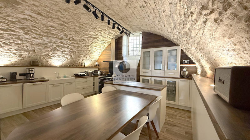 Maison - 219 m² - 6 pièces