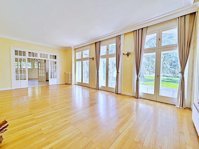 Château - 780 m² - 20 pièces