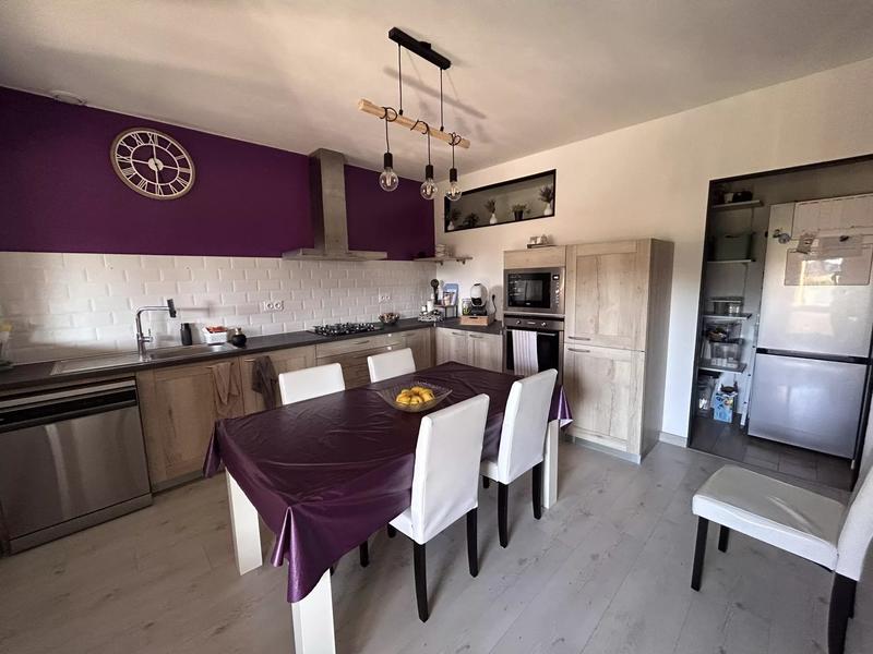 Maison - 247 m² - 7 pièces