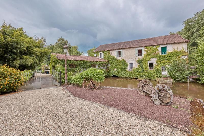 Moulin - 271 m² - 8 pièces