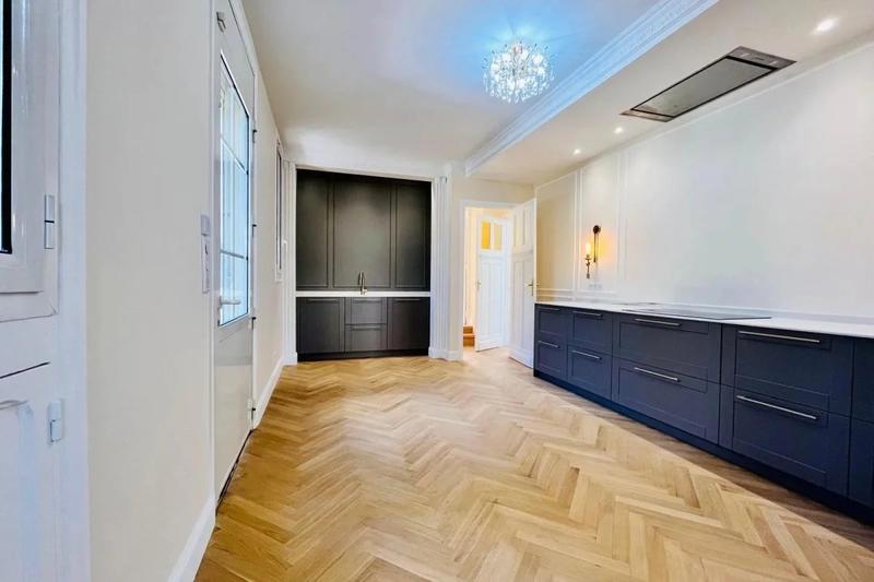 Maison - 315 m² - 10 pièces