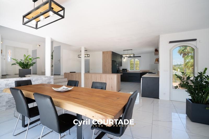 Villa - 245 m² - 7 pièces