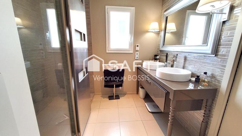 Villa - 236 m² - 8 pièces