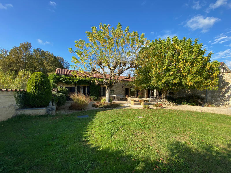 Maison - 232 m² - 7 pièces