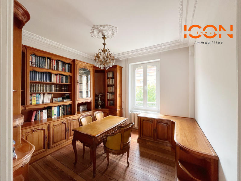 Maison - 217 m² - 8 pièces