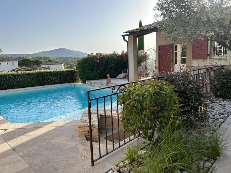 Propriété - 218 m² - 6 pièces