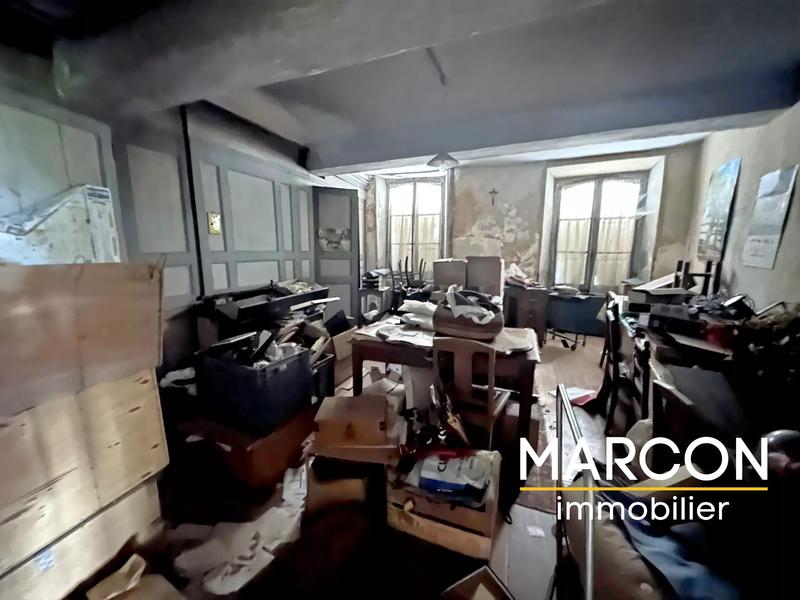 Maison - 302 m² - 15 pièces