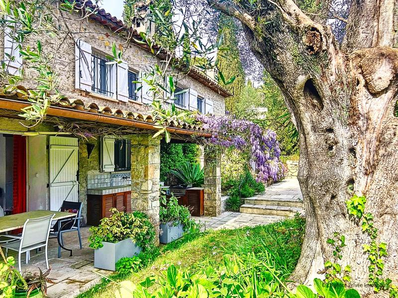 Maison - 210 m² - 8 pièces