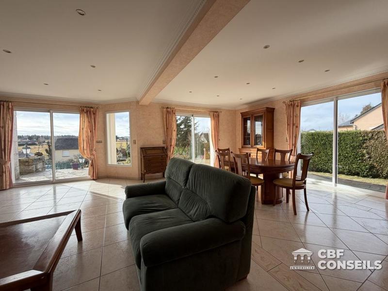 Maison - 180 m² - 6 pièces