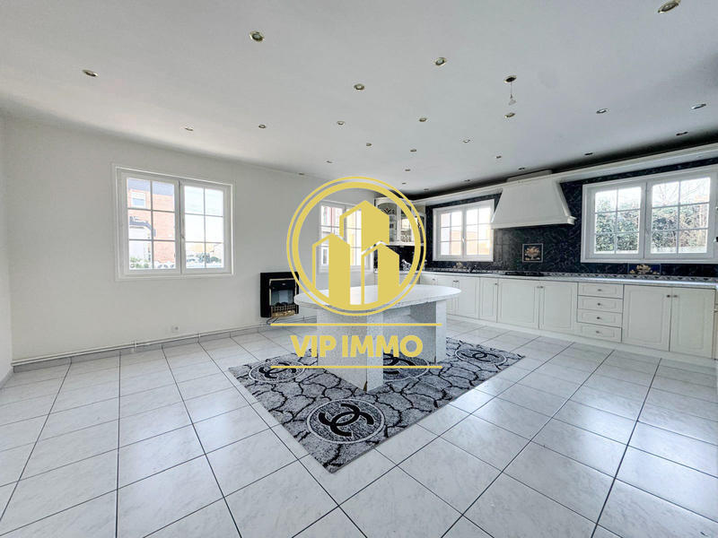 Maison - 203 m² - 5 pièces