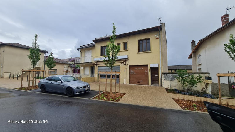 Local commercial - 200 m² - 6 pièces