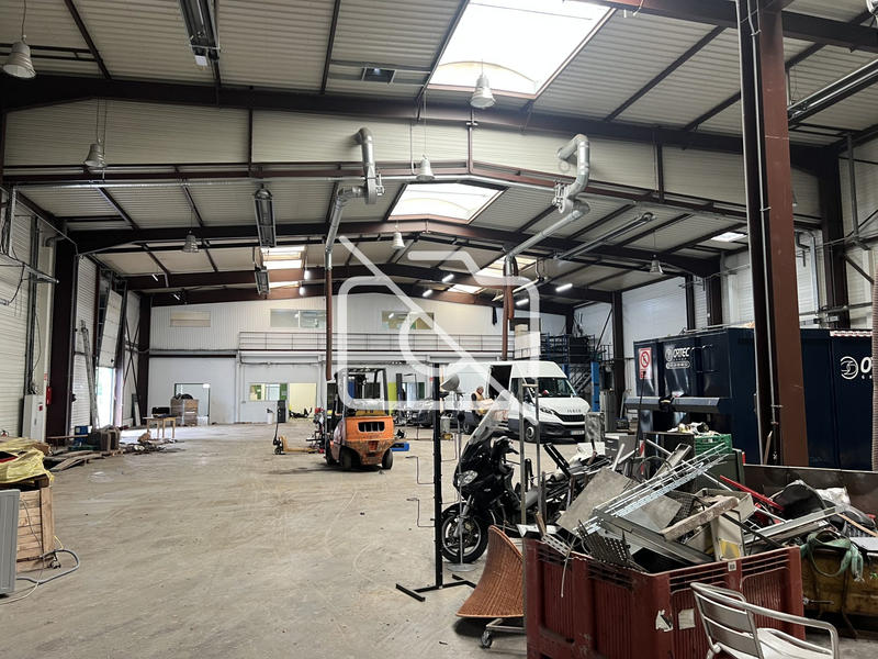 Entrepôt - 1 668 m²