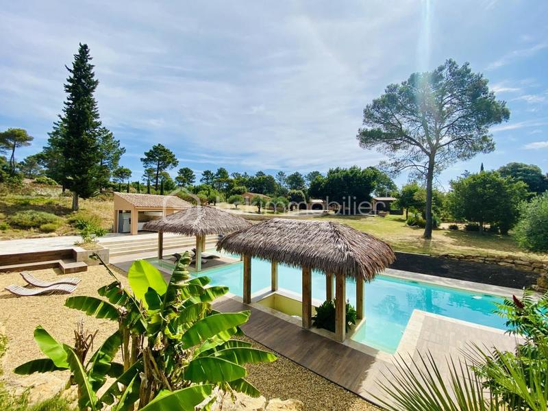 Propriété - 237 m² - 8 pièces