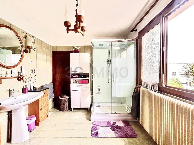 Maison - 200 m² - 8 pièces