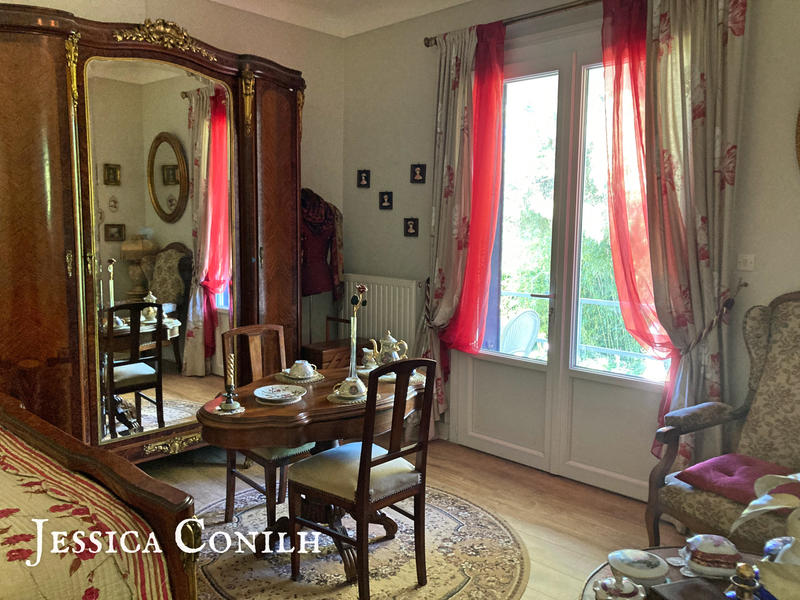 Maison - 245 m² - 11 pièces