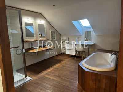 Maison - 260 m² - 12 pièces