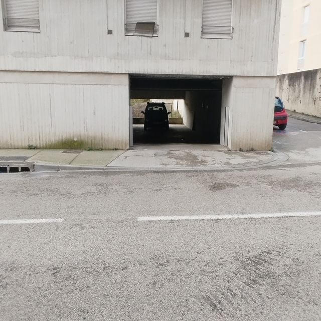 Parking / Garage
