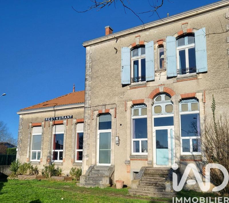 Maison - 299 m² - 11 pièces