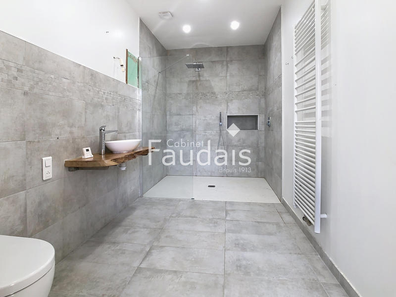 Maison - 174 m² - 9 pièces