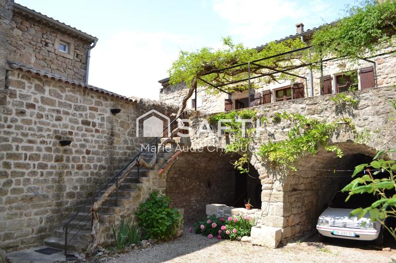 Maison - 210 m² - 8 pièces