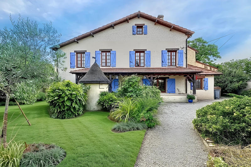 Maison - 194 m² - 10 pièces