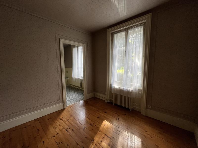 Maison - 241 m² - 8 pièces