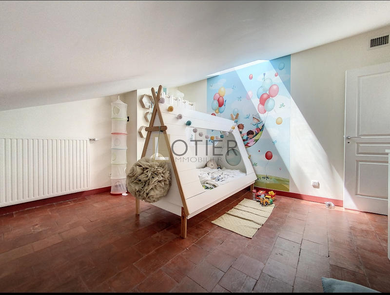 Maison - 207 m² - 8 pièces