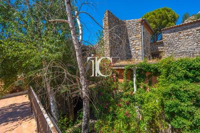 Maison - 225 m² - 9 pièces