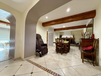 Maison - 245 m² - 8 pièces