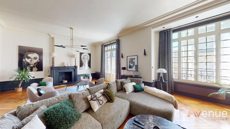 Appartement - 181 m² - 5 pièces