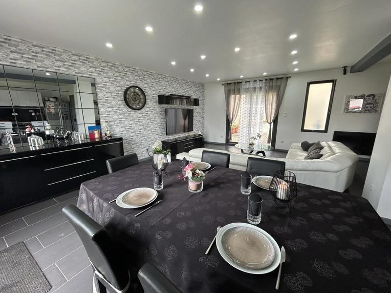 Maison - 160 m² - 8 pièces