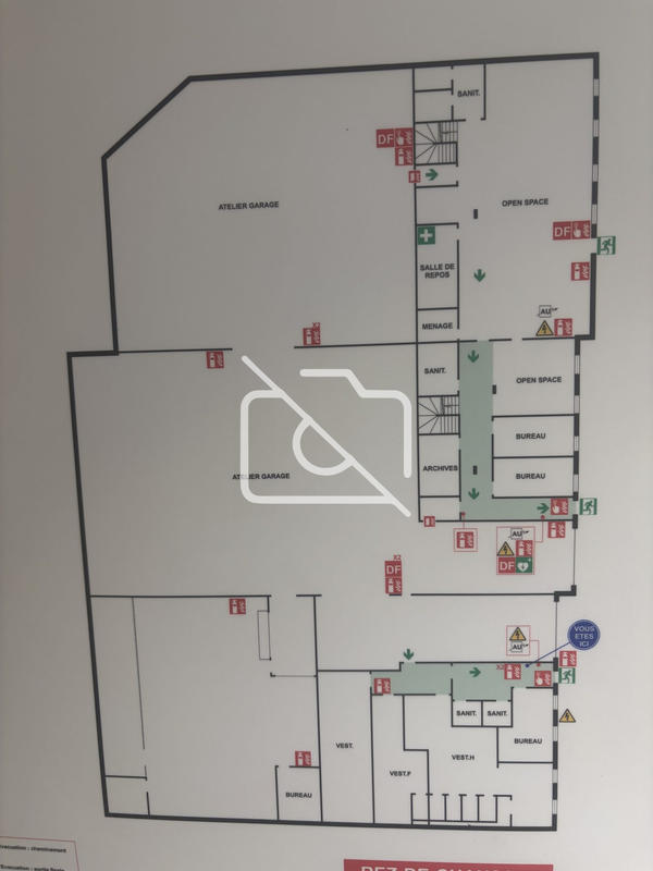 Entrepôt - 1 600 m²