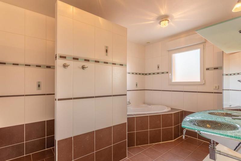 Maison - 163 m² - 6 pièces