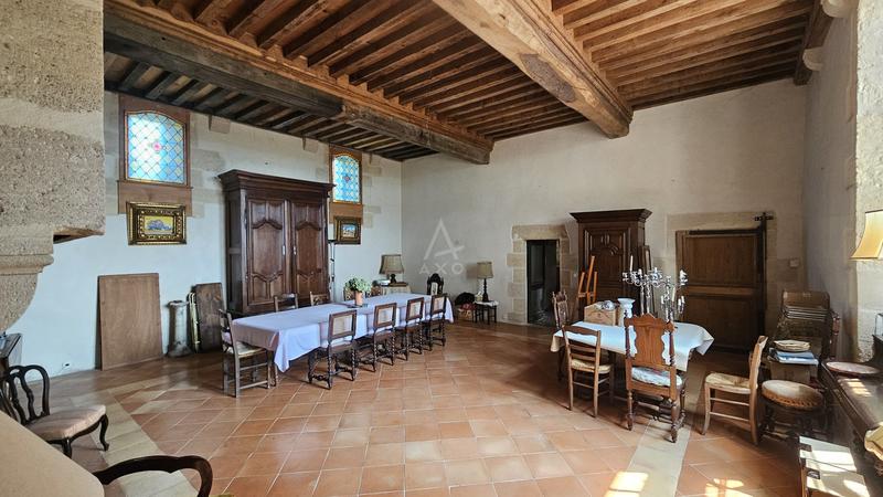 Maison - 337 m² - 6 pièces