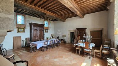 Maison - 337 m² - 6 pièces