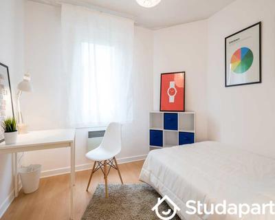 Chambre - 90 m² - 1 pièce