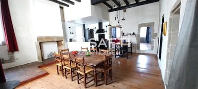 Maison - 320 m² - 12 pièces