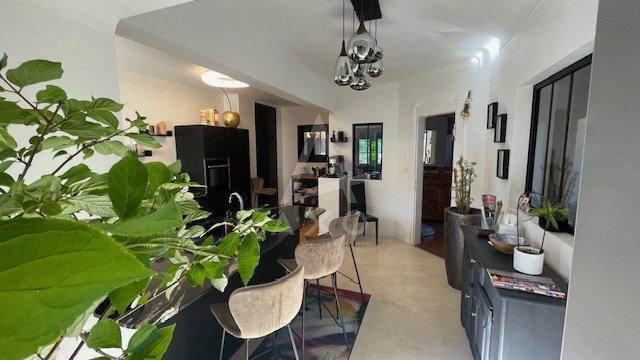 Appartement bourgeois - 143 m² - 5 pièces