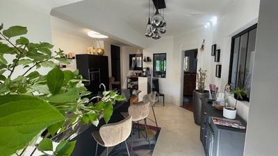 Appartement bourgeois - 143 m² - 5 pièces